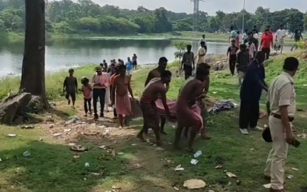 सीटू तालाब से शव निकलते