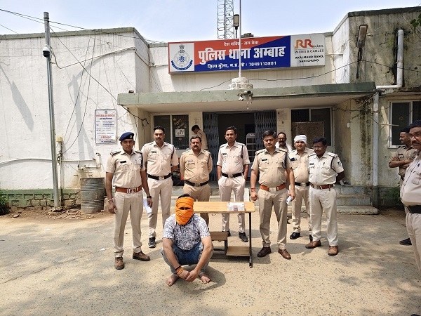 पुलिस ने 25 हजार रूपये के इनामी बदमाश को हथियार सहित पकड़ा