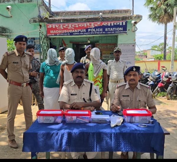 जानकारी देते डीएसपी