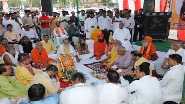 वीरांगना लक्ष्मीबाई बलिदान मेला का संतों के सानिध्य में हुआ भूमि पूजन वीरांगना लक्ष्मीबाई बलिदान मेला का संतों के सानिध्य में हुआ भूमि पूजन