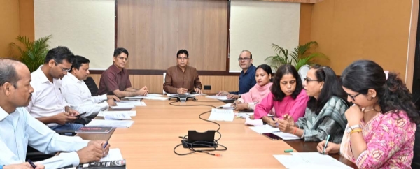 राजस्व विभाग की समीक्षा बैठक लेते मंत्री टंकराव वर्मा राजस्व विभाग की समीक्षा बैठक लेते मंत्री टंकराव वर्मा