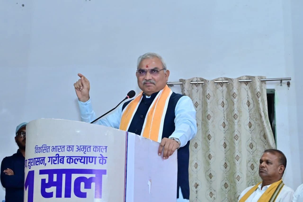 प्रोफेशनल मीट कार्यक्रम को सम्बोधित करते राष्ट्रीय सह संगठन महामंत्री शिवप्रकाश