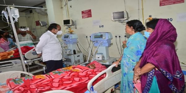 स्वास्थ्य मंत्री ने रिम्स का किया औचक निरीक्षण