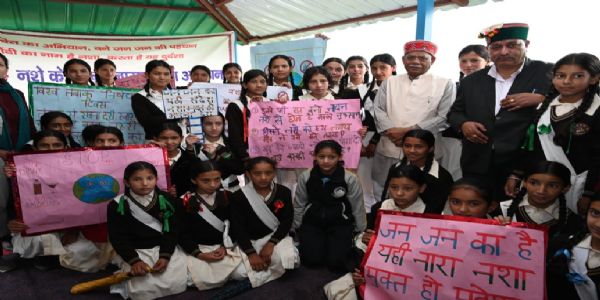 डोडरा-क्वार पहुंचे राज्यपाल, नशे के खिलाफ जागरूकता रैली को दिखाई हरी झंडी