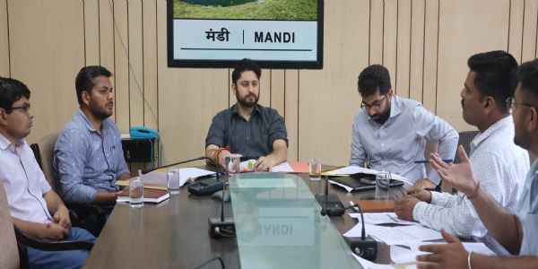 जिला मंडी में 1312 किलोवाट क्षमता के सौर संयंत्र स्थापित: अपूर्व देवगन