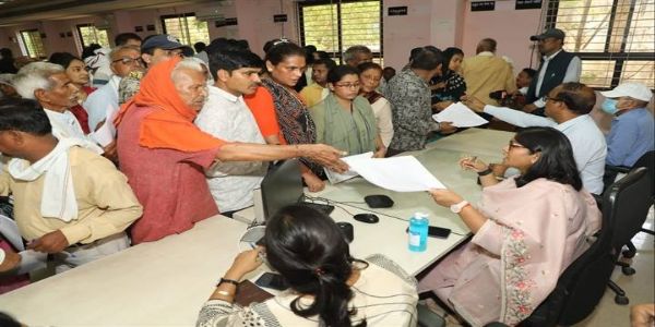 जन सामान्य के आवेदनों का करें तत्परता से निराकरणः कलेक्टर