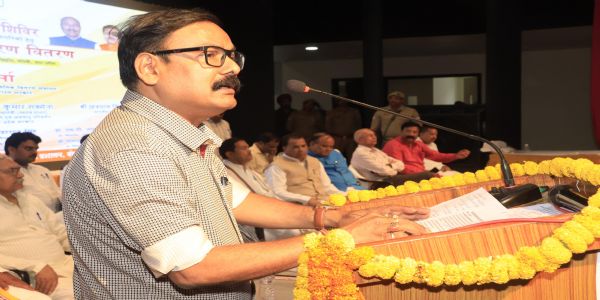 बरेली में बुजुर्गों और दिव्यांगों को मिला सहारा, केंद्रीय मंत्री बीएल वर्मा ने 377 लाभार्थियों को बांटे 2134 उपकरण