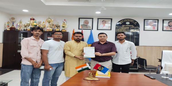 जींद : परीक्षाओं में आ रही र्विद्यार्थियों की समस्याओं पर कुलपति को सौंपा ज्ञापन
