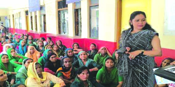 भोजन माताओं ने उठाई आवाज, तहसील में दिया धरना