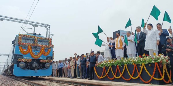 जल्द ही देशभर में 50 नई नमो भारत पैसेंजर और एक सौ मेमू ट्रेनें चलेंगी: अश्विनी वैष्णव