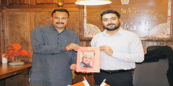 श्रीनगर जिले के उपायुक्त अक्षय लाबरू से की शिष्टाचार भेंट