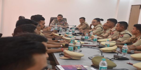धुबड़ी में कानून-व्यवस्था पर सख्त डीजीपी, उपद्रवियों को चेतावनी, पुलिस महकमे में बड़ा फेरबदल