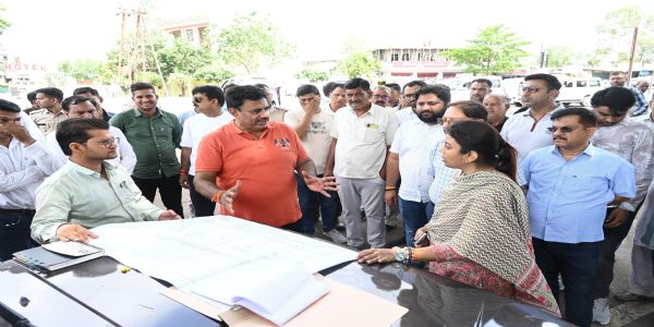 भोपाल के पहले सबसे लंबे सिक्स लेन फ्लाइओवर का निरीक्षण करने पहुंचे विधायक रामेश्वर शर्मा