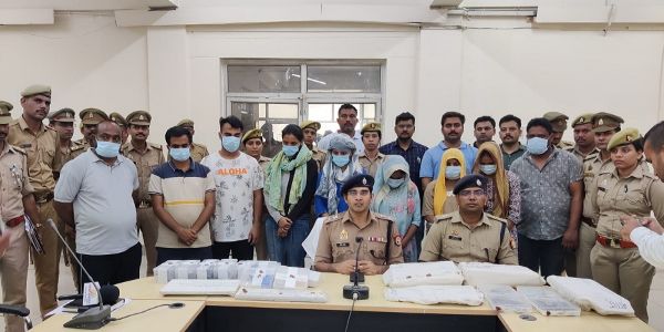 एयर लाइंस में नौकरी दिलाने के नाम पर ठगी करने वाले गेिराेह के नाै लाेग गिरफ्तार