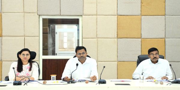 बलरामपुर : कलेक्टर ने अमानक खाद बीज के विक्रय पर कड़ी कार्रवाई के दिए निर्देश