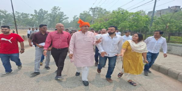 उपमहापौर जयभगवान यादव ने पश्चिमी जोन के हस्तसाल वार्ड का किया निरीक्षण