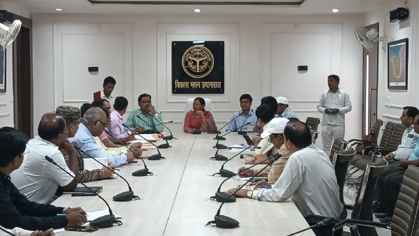 11वें अंतर्राष्ट्रीय योग दिवस की तैयारियों की समीक्षा बैठक करते हुए सीडीओ प्रयागराज का छाया चित्र 11वें अंतर्राष्ट्रीय योग दिवस की तैयारियों की समीक्षा बैठक करते हुए सीडीओ प्रयागराज का छाया चित्र