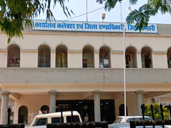 कलेक्टर कार्यालय धमतरी।