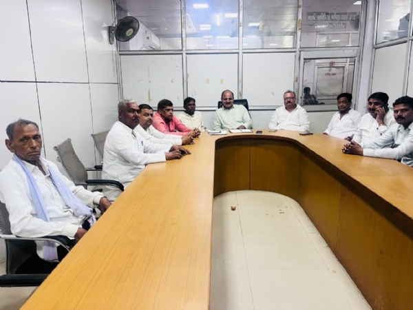 *राष्ट्रीय पंचायतीराज ग्राम प्रधान संगठन के प्रदेश अध्यक्ष ने गोरखपुर के प्रधानों के साथ की बैठक*