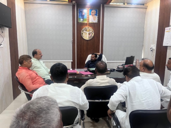 *राष्ट्रीय पंचायतीराज ग्राम प्रधान संगठन के प्रदेश अध्यक्ष ने गोरखपुर के प्रधानों के साथ की बैठक*
