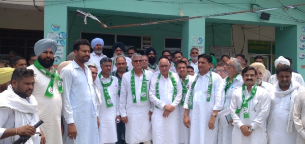 इनेलो की डबवाली हलके की कार्यकारिणी की घोषित करते विधायक आदित्य देवीलाल।