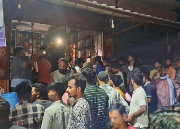 अररिया फोटो:दुकान के बाहर भीड़
