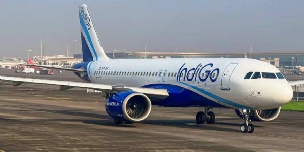 रायपुर पहुंची इंडिगो फ्लाइट का गेट 40 मिनट तक गेट लॉक रहा,यात्री सुरक्षित