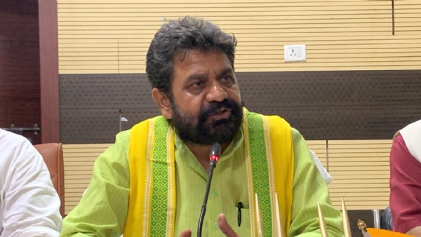 राज्यमंत्री की पीसी