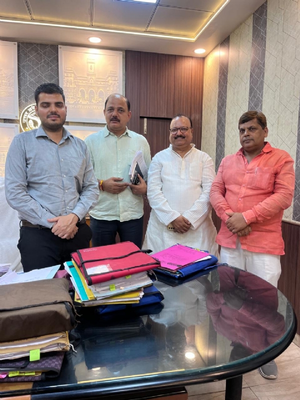*राष्ट्रीय पंचायतीराज ग्राम प्रधान संगठन के प्रदेश अध्यक्ष ने गोरखपुर के प्रधानों के साथ की बैठक*