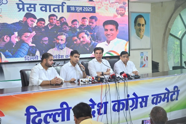 दिल्ली प्रदेश कांग्रेस कमेटी के अध्यक्ष देवेंद्र यादव और इंडियन यूथ कांग्रेस के राष्ट्रीय अध्यक्ष उदय भानु चिब