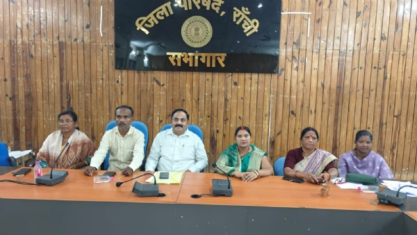 प्रेसवार्ता में आदिल अजीम समेत अन्य सदस्यगण
