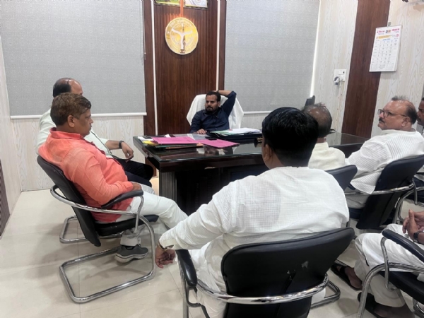 *राष्ट्रीय पंचायतीराज ग्राम प्रधान संगठन के प्रदेश अध्यक्ष ने गोरखपुर के प्रधानों के साथ की बैठक*