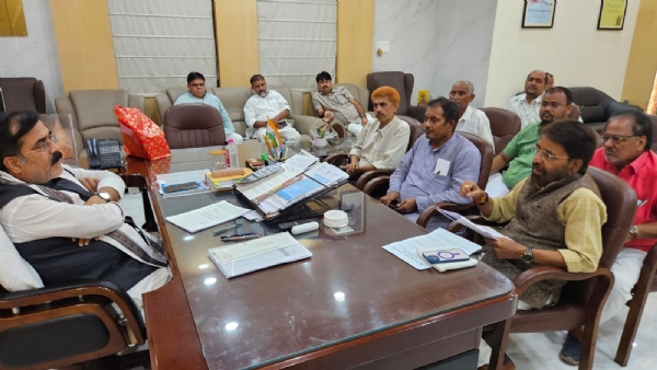 बिहार लोकल बौडिज कर्मचारी संयुक्त संघर्ष मोर्चा के प्रतिनिधी की वार्ता नगर विकास मन्त्री जिवेश मिश्रा सिंह  के साथ हुई वार्ता