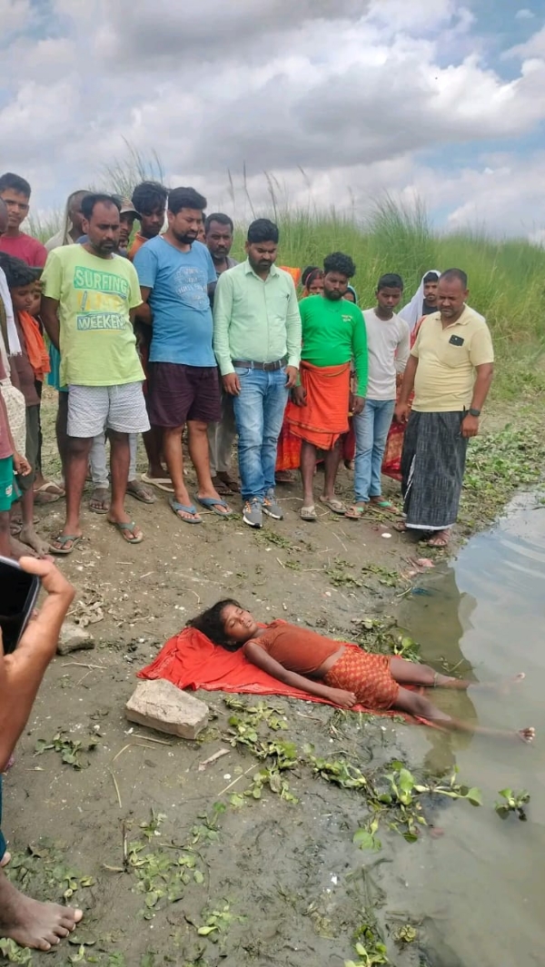 मृत बच्ची का शव
