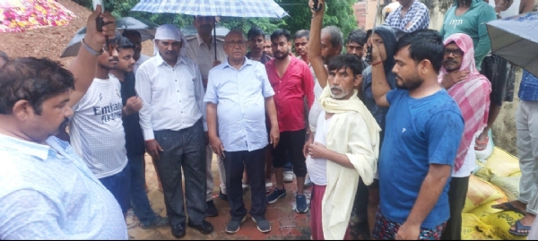 बारिश से हालात जानकारी लेते विधायक सरयू राय