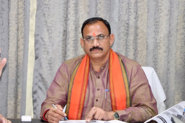 स्वास्थ्य मंत्री श्याम बिहारी जायसवाल