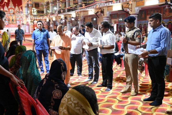 दूर दराज से आए हुए सभी फरियादियों की बारी बारी से सुनी समस्याएं, त्वरित निस्तारण के सम्बंधित को दिए निर्देश