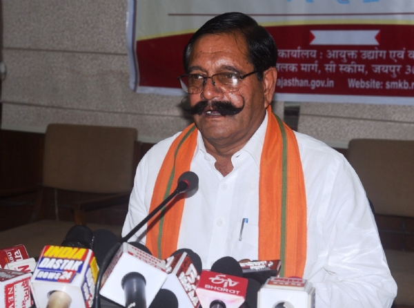 माटी कला कामगारों को तकनीकी संबंल और नि:शुल्क देगा मशीनें:प्रहलाद राय टाक