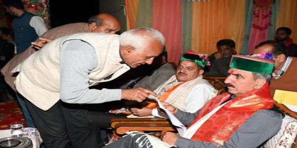 मुख्यमंत्री ने आनी के बागा-सराहन में ‘सरकार गांव के द्वार’ कार्यक्रम की अध्यक्षता की