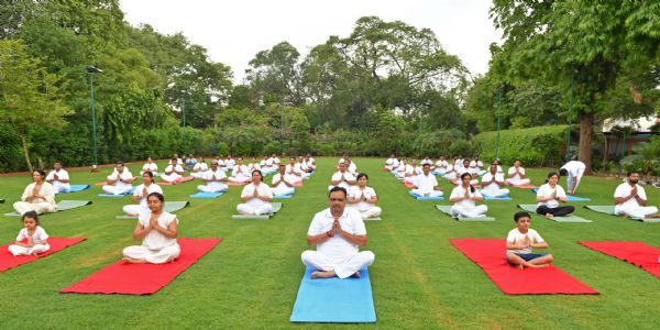 मुख्यमंत्री ने किया योगाभ्यास,  जीवनशैली में योग अपनाने का किया आह्वान