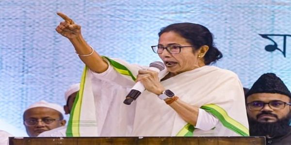 छठे वेतन आयोग की रिपोर्ट सार्वजनिक होने से ममता सरकार की मुश्किलें बढ़ सकती हैं