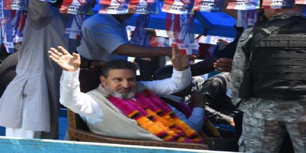 अपनी पार्टी ने देश के लोगों को संदेश देने के लिए प्रसिद्ध डल झील पर शिकारा रैली का किया आयोजन