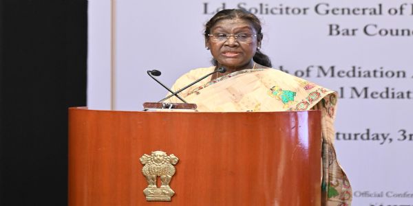 राष्ट्रपति द्रौपदी मुर्मु शनिवार को कार्यक्रम को संबोधित करते हुए
