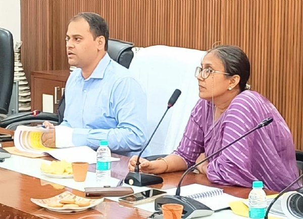 कलेक्ट्रेट सभागार में डीएम की अध्यक्षता में बाढ़ से पूर्व तैयारियों की समीक्षा हुई
