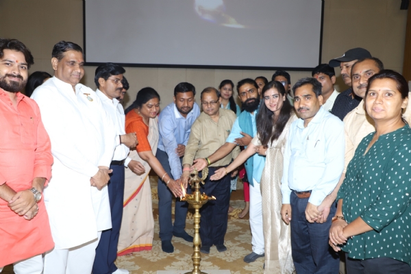 सी एस जे एम विश्वविद्यालय में योग पर चर्चा में पैनलिस्ट