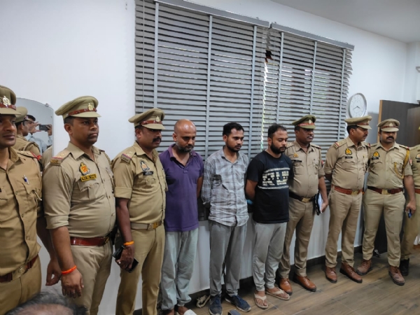 पुलिस की गिरफ्त में आरोपित
