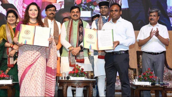 मुख्यमंत्री डॉ. यादव ने ग्रामीण पर्यटन परियोजना के अंतर्गत होम स्टे निर्माण के लक्ष्य की पूर्ति करने वाले 10 जिलों के कलेक्टर्स को सम्मानित किया
