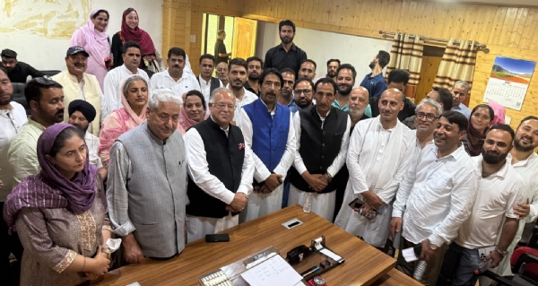 कर्रा ने ब्लॉक अध्यक्षों और वरिष्ठ नेताओं की बैठक की अध्यक्षता की, आगामी चुनौतियों, कार्यक्रमों पर चर्चा की