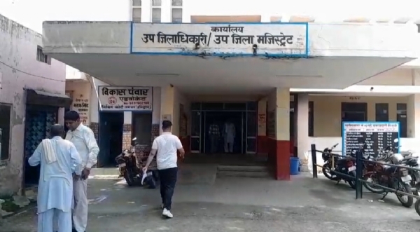 लक्सर तहसील भवन, जहां किसानों ने मुख्यमंत्री के नाम ज्ञापन भेजने की कार्यवाही पूरी की।