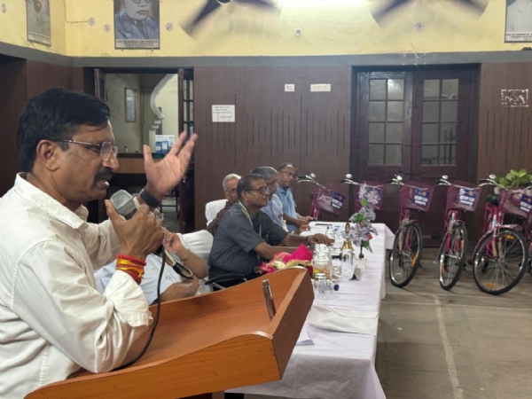 अब शिक्षा नहीं रहेगी दूर – रोटरी क्लब ने थमाई उम्मीदों की साइकिल